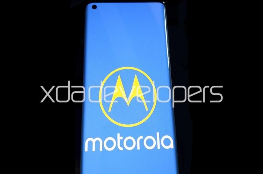 摩托罗拉One 2020系列包括两款具有90Hz瀑布显示的手机