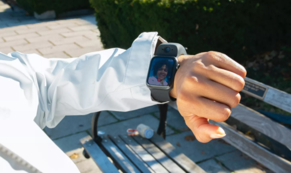 Wristcam表带将两个相机添加到Apple Watch