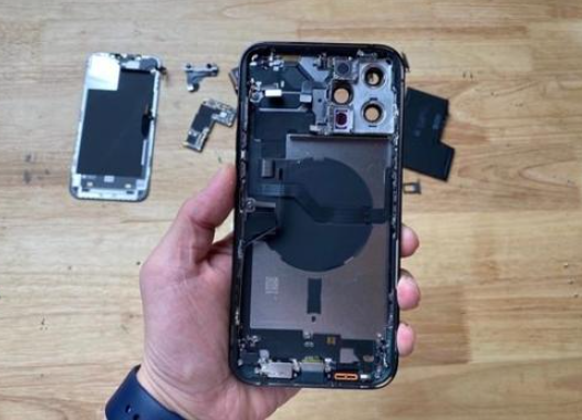 iPhone 12 Pro Max拆解让您更仔细地了解苹果的激进传感器移位相机技术